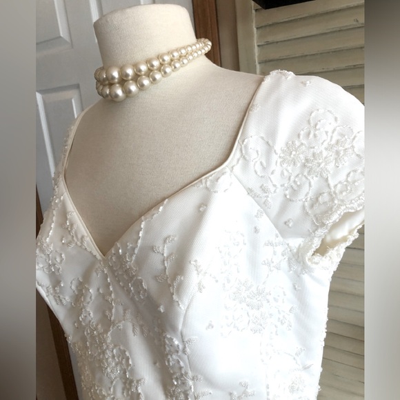 EDÉN BRIDAL BEAUTIFUL WEDDING DRESS size 16 (looks like it could be size 14) - Picture 7 of 11